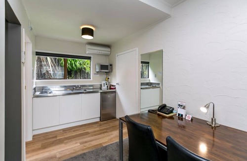 New Plymouth Hotel | 16 Northgate Motor Lodge