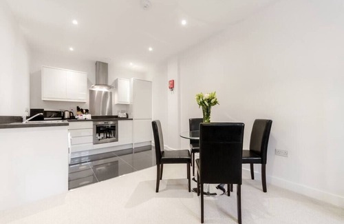 Sutton Central Apartment | 16 Nouvelle House - 2 bedroom apartment