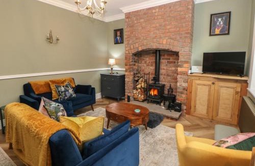 Little Hayfield House | 16 Oak Bank