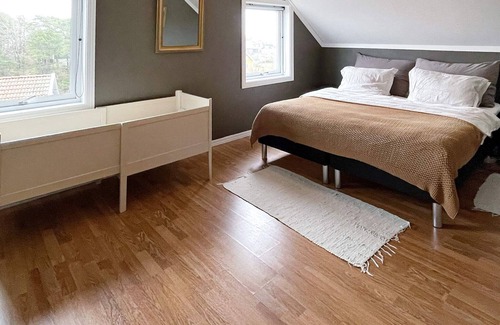 Skalevik House | 16 person holiday home in flekkerøy