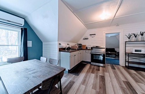Antrim House | 16 ppl 2 hot tubs, game room, fire pit