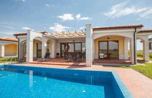 Balchik Apartment | 160 m² Apartment ∙ 3 bedrooms ∙ 6 guests