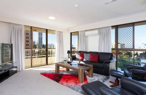 Broadbeach Apartment | 160 m² Serviced apartment ∙ 3 bedrooms ∙ 6 guests