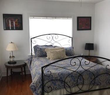 St. Petersburg - Clearwater Apartment | 1620 - 5-Room Apt. with Pool & Gardens , Near Downtown