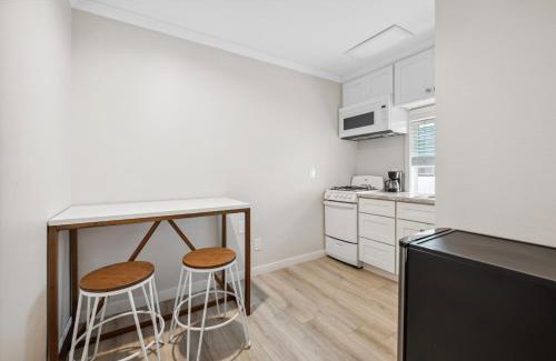 Balboa Peninsula Apartment | 1628 West Oceanfront Oasis 6