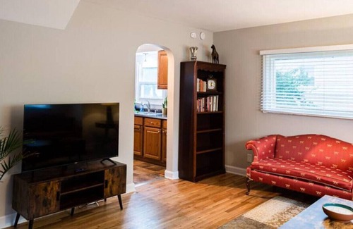 Grandview Heights House | 1634 Elmwood Ave. · Elmwood Estate! PET friendly W/ Screened In Porch