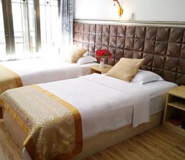 Fenghuang House | 166 Inn