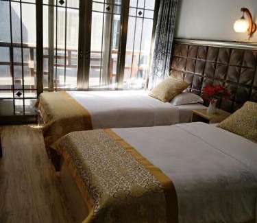Fenghuang House | 166 Inn