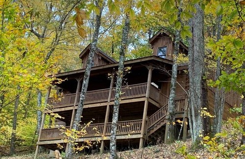 Wolf Laurel Cabin | 167 m² Cabin ∙ 3 bedrooms ∙ 8 guests