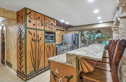 Waukesha House | 17-acre Private Oasis estate with, an indoor pool, and private lake, sleeps 16