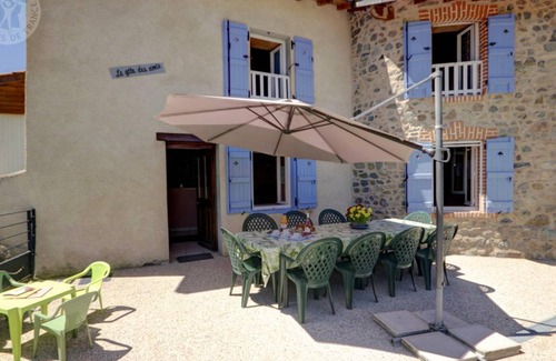 Saint-Romain-d'Urfe Cottage | 170 m² Cabin ∙ 4 bedrooms ∙ 9 guests