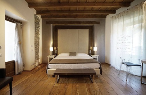 Arlate House | 1711 Luxury Guest House