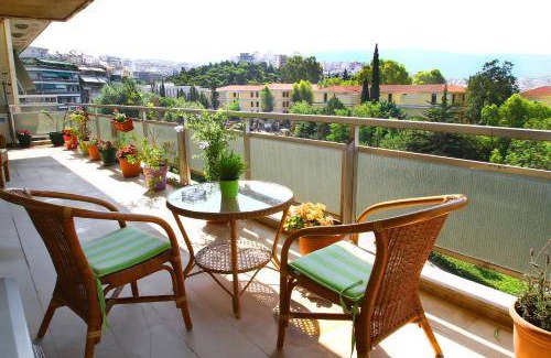Kypseli Apartment | 172 m² Apartment ∙ 2 bedrooms ∙ 8 guests