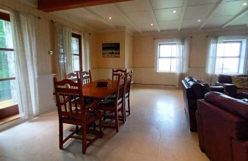 Cornamona House | 175 m² House ∙ 4 bedrooms ∙ 8 guests