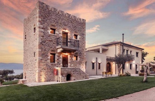 Oropos Villa | 178 m² Villa ∙ 2 bedrooms ∙ 10 guests