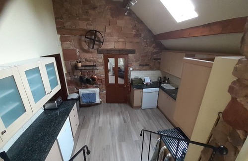 Ipstones House | 17th C Stone Barn Conversion In Village Location - Western Edge Of Peak District