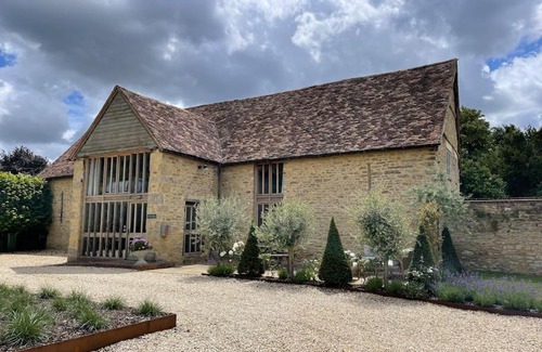 Great Milton House | 17th Century Barn near Le Manoir aux Quat’Saisons