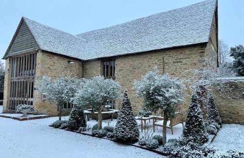 Great Milton House | 17th Century Barn near Le Manoir aux Quat’Saisons