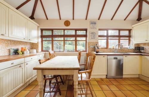 Luton House | 17th century character house with original features, excellent transport links