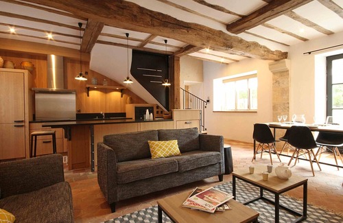 Ceton Cottage | 17th Century Chic Countryside Cottage - Garden, Terrace, Fireplace, TV, Bikes, Pet-Friendly