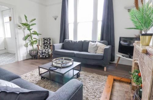 Meliden House | 18 Ffordd Tanrallt