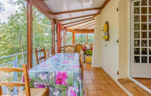 Saint-Clement-de-Riviere House | 180 m² House ∙ 2 bedrooms ∙ 4 guests