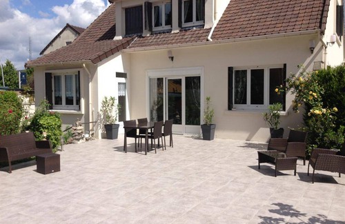 Roissy-en-France Bed & Breakfast | 18 m² Bed and breakfast ∙ 3 guests