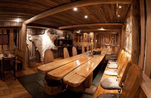 Longyearbyen Hotel | 18 m² Hotel ∙ 6 guests