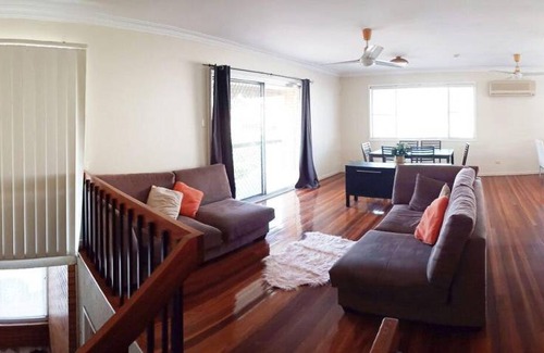 Sunnybank House | 18 m² House ∙ 5 bedrooms ∙ 2 guests