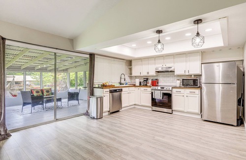 Church Street House | 18 Mi to Dtwn Atlanta: Pet-Friendly Home w/Yard!