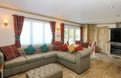 Tattershall Cottage | 18 WOODLANDS RETREAT, family friendly, with a garden in Tattershall