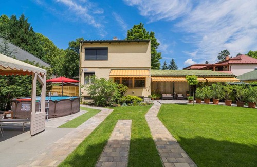 Siofok Aranypart House | 180 m² House ∙ 5 bedrooms ∙ 13 guests