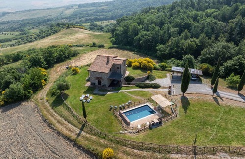 Castiglione d'Orcia Villa | 180 m² Villa ∙ 3 bedrooms ∙ 6 guests