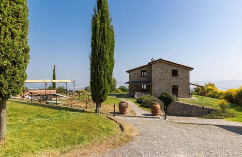 Castiglione d'Orcia Villa | 180 m² Villa ∙ 3 bedrooms ∙ 6 guests
