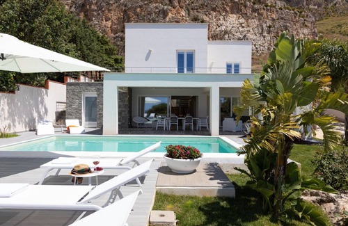 Pizzolungo Villa | 180 m² Villa ∙ 4 bedrooms ∙ 8 guests