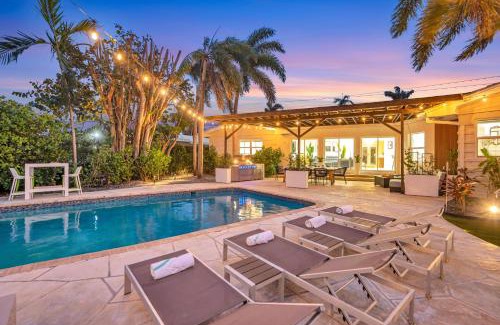 17th Street Causeway House | 180 of Waterfront Heated Pool Beach Proximity Paradise Point Key H0MES
