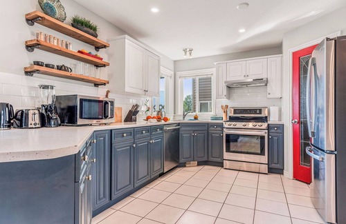 Promontory House | ❤️️180° Stunning View - Firepit | BBQ | Trails & Games | 1G WiFi | Pet-Friendly!