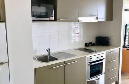 Urangan Condo | 180˚ Water View Apartment - Simply Stunning