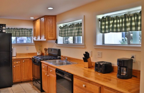 Cooperstown House | 1819 Carriage House - less than 5 min to Dreams Park