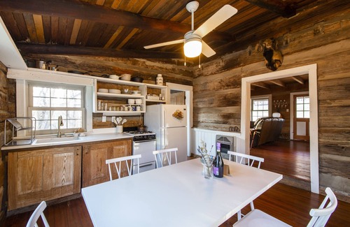 Stoneville Cabin | 1840's Log Cabin Getaway
