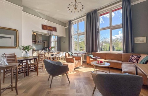 Enkhuizen House | 185 m² House ∙ 8 bedrooms ∙ 18 guests