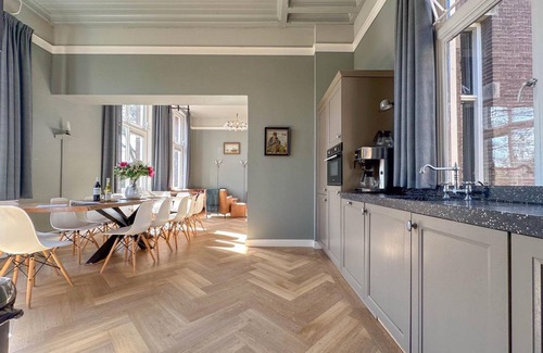 Enkhuizen House | 185 m² House ∙ 8 bedrooms ∙ 18 guests