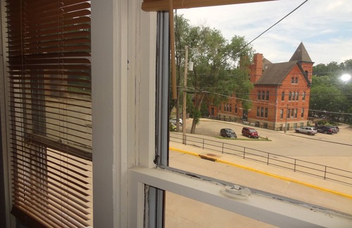 East Dubuque House | 1850 Cabin Home, Waterfall, Family Getaway, Corporate Party, Weddings