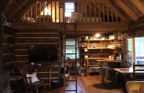 Bellevue Cabin | 1850 Rustic Cabin 20acre Prairie 3stocked ponds