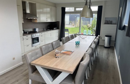 Municipality of Hellevoetsluis House | 186 m² House ∙ 1 bedroom ∙ 12 guests
