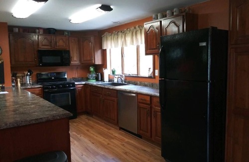 Milan House | 1870 Victorian Inn, minutes from Cedar Point