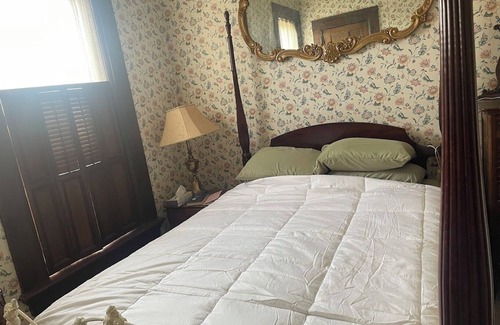 Port Washington Bed & Breakfast | 1873 Victorian Rose B & B