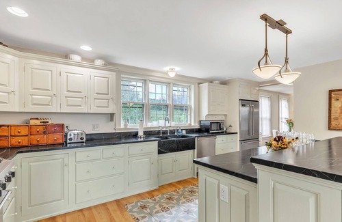 Whately Other | 18th century 3-bedroom renovated farmhouse in peaceful Whately with WiFi, AC