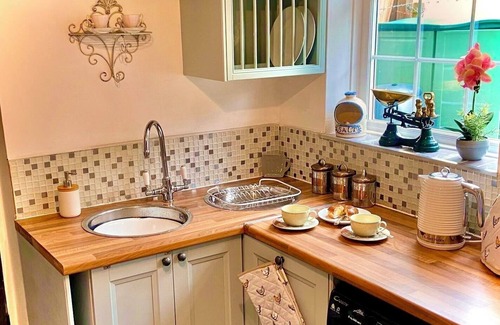 Snitterfield Cottage | 18th Century Cottage in Stratford Upon Avon