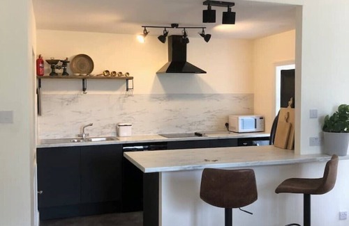 Little Coxwell House | 18th Century Manor House in walled garden in the Cotswolds, dog friendly